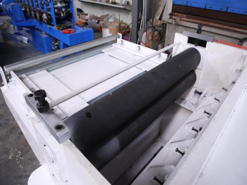 roofing panel roll forming machine