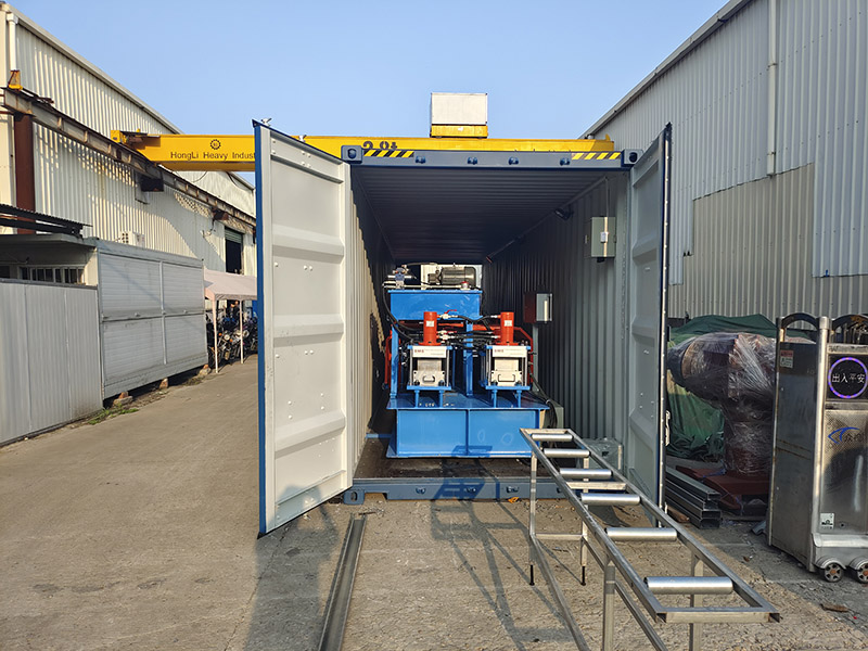 Máy tải trên container